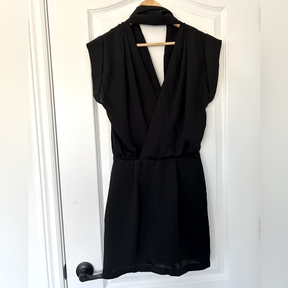 Bcbgeneration v-neck black pocket dress size 4 - Picture 2 of 11